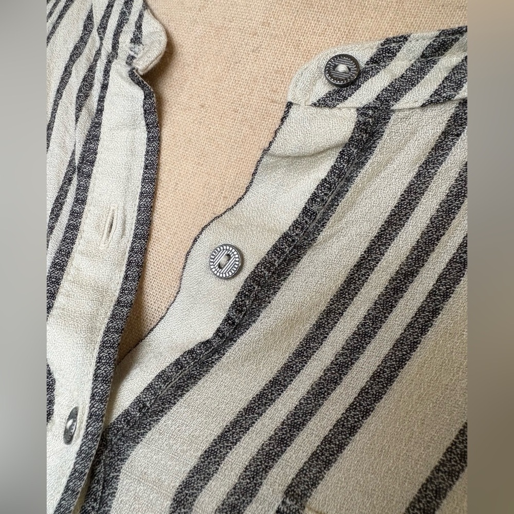 Lucky Brand-Medium 100% viscose off white/gray striped blouse. Roll tab sleeve - Picture 4 of 16